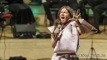 Wie eine trotzige Königin: Balbina irritiert mit Rammstein-Song