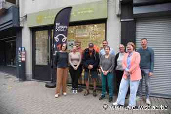 Leo (71) wandelt 4.600 kilometer in strijd tegen armoede: “Overal waar hij komt, verbindt hij mensen”