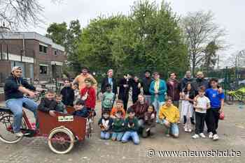 Mobiele Speelpleinwerking krijgt bezoek van volksvertegenwoordiger: “Elk kind verdient een plek om te spelen en vrienden te maken”