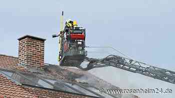 Dachstuhlbrand in Kornberg: Löschangriff mit Drehleiter und Atemschutz