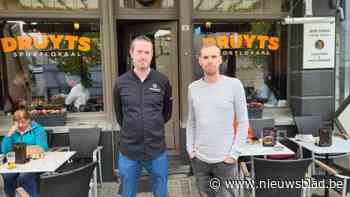 Cafébazen klagen nieuwe editie zomerbar Jardin Albert aan: “Pop-up bar in centrum is concurrentievervalsing”