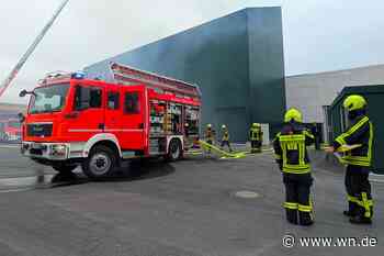 Feuer in Compo-Fabrikhalle ausgebrochen