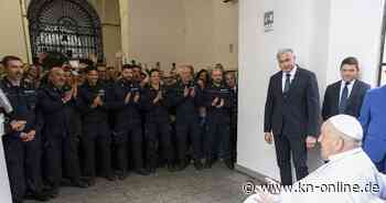 Papst Franziskus besucht Gefängnis in Rom