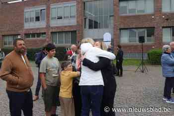 Bewoners komen samen aan stadhuis van Ninove om Guy D’haeseleer te steunen: “Hij is een vechter, we blijven geloven dat het goedkomt”