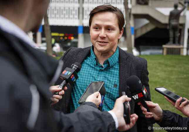 Transportation minister calls on Edmonton to cancel bike lane project, irking critics