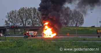 Camper in brand op A12, snelweg urenlang dicht richting Arnhem