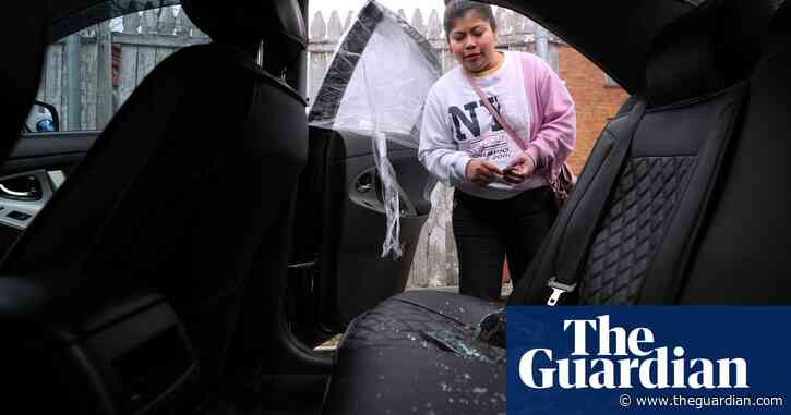 Video shows Ice agents smashing car window to detain asylum seeker