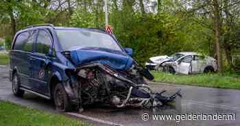 Frontale botsing op weg tussen Didam en Zevenaar, politie doet onderzoek