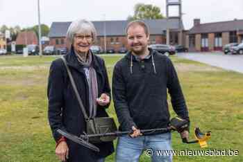 Greta (71) vindt trouwring na 26 jaar terug: “Had de hoop al lang opgegeven, tot ik iemand zag met een metaaldetector”