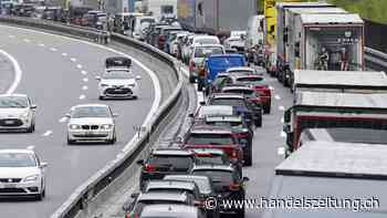 12 Kilometer Stau vor dem Gotthard Nordportal