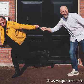 Wouter Timmer geeft jurystokje Ondernemers Award Papendrecht door