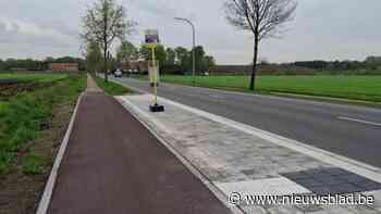 Nieuwe bushaltes Steenweg op Hoogstraten zijn klaar