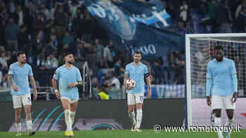 Lazio fuori dall'Europa League: da Di Canio ai salmoni in Curva Nord, gli sfottò dei romanisti