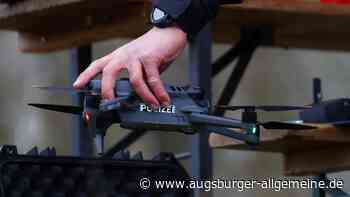 Flucht nach Verfolgungsjagd: Polizei stellt Autoinsasse mit Drohne im Wald