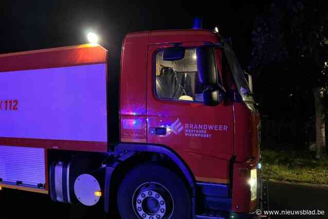 Brandweer ruimt mazoutspoor op nadat vrouw over steen rijdt