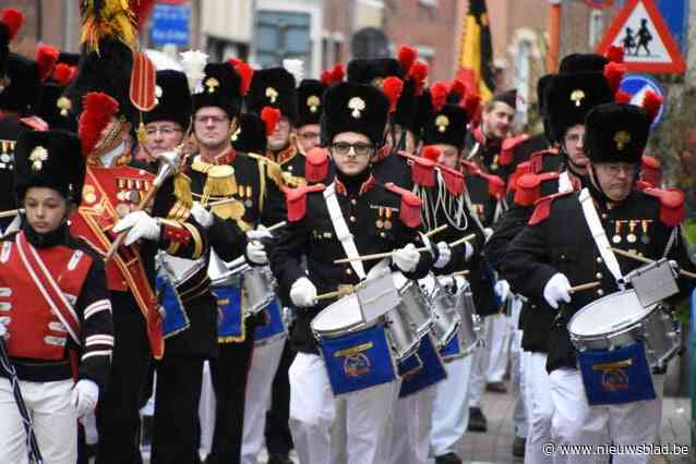 Lembeek mobiliseert meer dan 600 paassoldaten voor Sint-Veroonmars op paasmaandag: alles wat je moet weten om mee van dit unieke feest te genieten