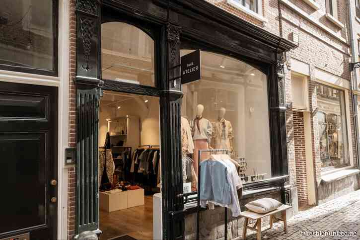 Einblick in die Einkaufsstraße: Das Geheimnis der Fnidsen im niederländischen Alkmaar