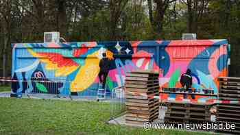 Nieuwe opslagruimte Speelplein Wuustwezel straalt dankzij kleurrijke graffiti