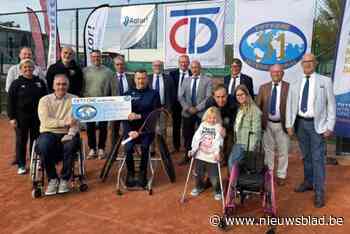 Tennisclub Duinbergen koopt sportrolstoelen dankzij gulle steun Fifty-One