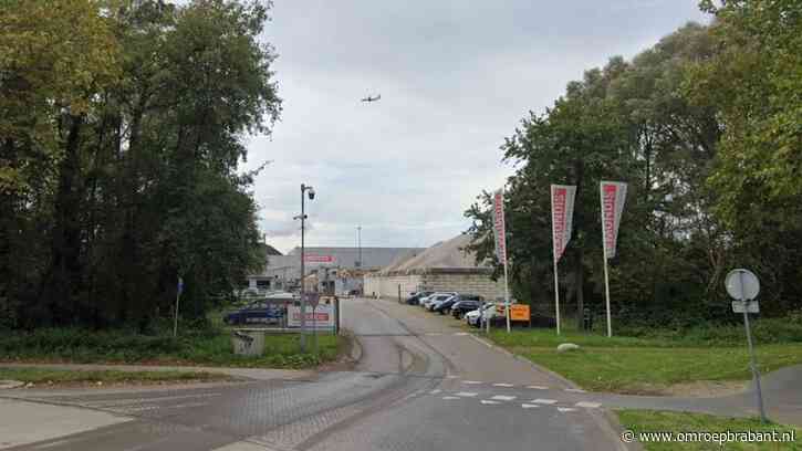 Chauffeur zwaargewond na val van vrachtwagen, traumahelikopter geland