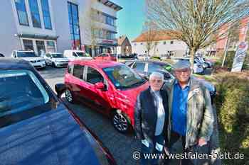 Zeuge beobachtet Parkplatzrempler