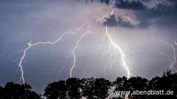 „Bin zu Tode erschrocken“: Mega-Blitz reißt Hamburger aus Schlaf