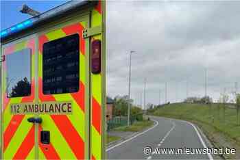 Fietser (71) in levensgevaar afgevoerd na val