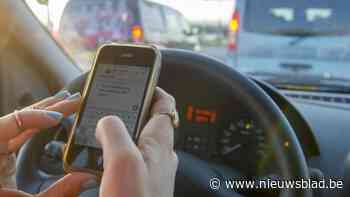Politie trekt 25 rijbewijzen in voor gsm-gebruik