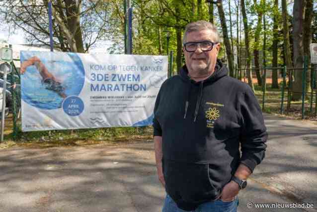 Marc (65) zwemt kanaal over in het zwembad: “17 uur zwemmen voor Annemie, die we verloren aan kanker”