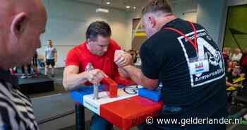 Meer dan een spelletje in de kroeg: armworstelaars nemen het tegen elkaar op bij NK op Papendal