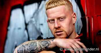 AZ-talent Mexx Meerdink is volgens zijn idool Robin van Persie een ‘interessante spits’: ‘Ik geef gewoon alles’