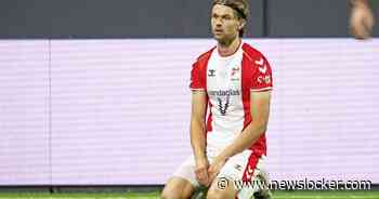 Verdediger speelt terug, keeper glijdt uit: FC Emmen mede door knullige eigen goal hard onderuit tegen Jong AZ