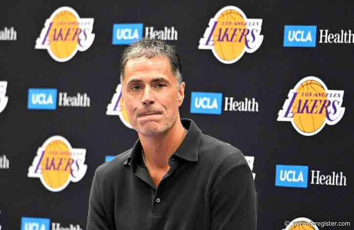 Lakers promote Rob Pelinka, extend contract