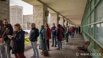 Long lines at polling stations as Canadians turn up for advance voting