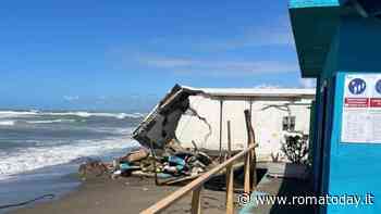Mareggiata spazza via gli stabilimenti, il sindaco chiede lo stato di emergenza