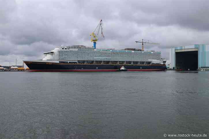Mit der „Disney Adventure“ wurde heute das größte in Deutschland gebaute Kreuzfahrtschiff ausgedockt. Bereits 2018 wurde es in Rostock als „Global One“ auf Kiel gelegt.