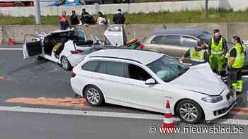 Ongeval net voor de grens zorgt voor verkeershinder op E19 in Meer