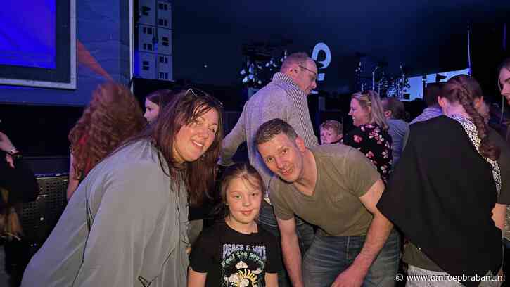 Na lang zeuren staat Myla (7) eindelijk bij idool Flemming op Paaspop