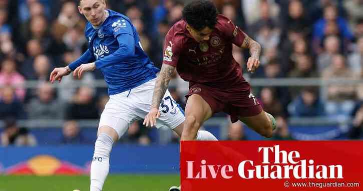 Everton v Manchester City, Brentford v Brighton, Barcelona v Celta Vigo – live
