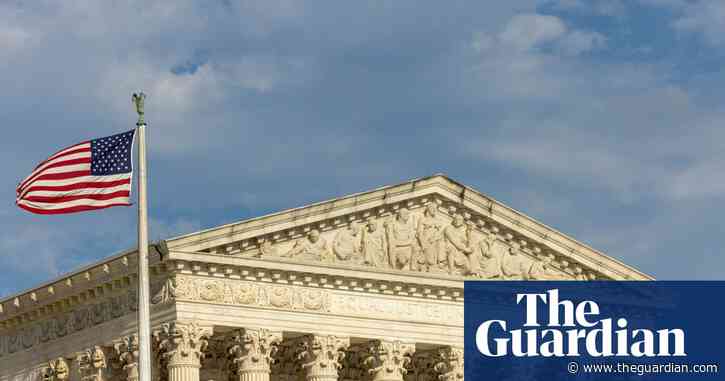 US supreme court orders temporary halt to deportations of Venezuelan men