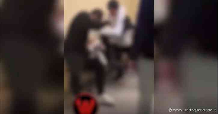 Galatina, minorenni picchiano 17enne con disabilità e postano le immagini. La madre: “Guardate il video e denunciate”