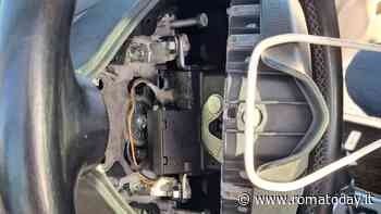 Un clic sull'app della polizia stana l'auto con la droga, la cocaina nascosta nel clacson (video)