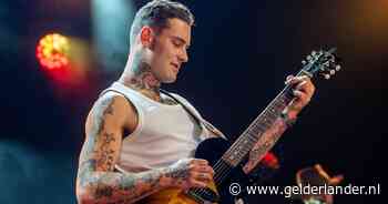 Douwe Bob gaat boek schrijven over koken: ‘Eten zoals voor mens bedoeld is’