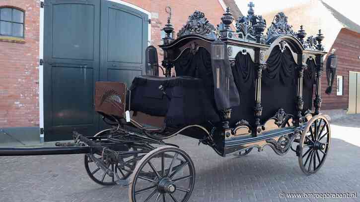 Rouwkoets 'Meneer Frits' Philips staat te koop