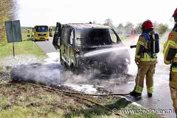 Bestelbus uitgebrand op afrit van A6, gezin komt met de schrik vrij