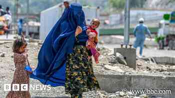 Pakistan expels tens of thousands of Afghans