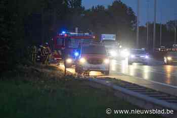 Brandweer komt tussen na vermoedelijke voertuigbrand op E40