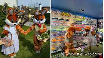 Paashazenkoppel deelt eitjes en bloemetjes uit en zorgt voor vrolijke noot in Kontichs handelscentrum