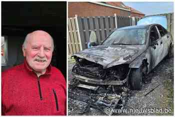 Andreas (81) rijdt brandende auto uit garage en vermijdt woningbrand: “Ik opende de motorkap en de vlammen sloegen er uit”