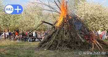 Osterfeuer in Hannover: Auf der Bult lodern die Flammen am Karsamstag